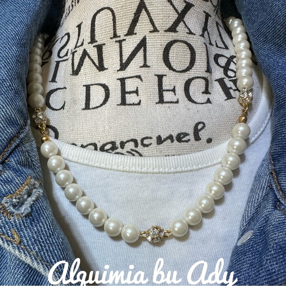 Classic pearls necklace - Picture 1 of 4